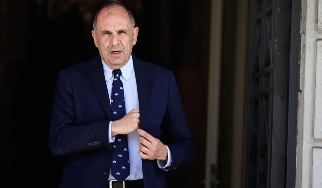 Ο κ. Γεραπετρίτης πιστεύει πολύ στο ανίκητο “όπλο” του διαλόγου!