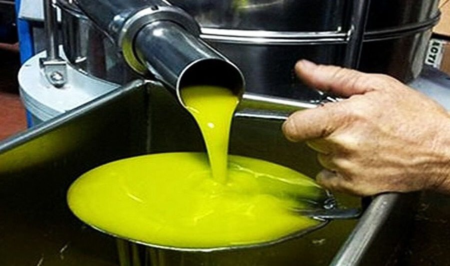 Το Βρώμικο Παιχνίδι των Εμπόρων: Βγάζουν το… λάδι των παραγωγών