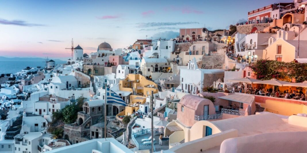 Σαντορίνη: Σεισμικές Δονήσεις και Ηφαιστειακή Εγρήγορση – Πόσο Άμεσος Είναι ο Κίνδυνος;